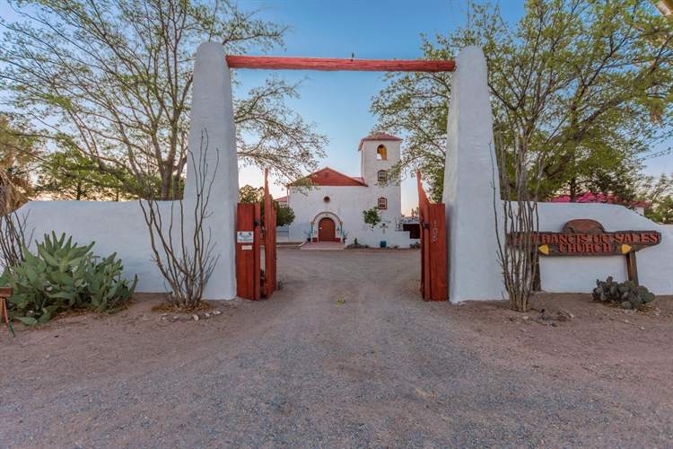 Historic Adobe Home And Venue Business In Hatch