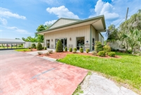 versatile commercial building with - 2
