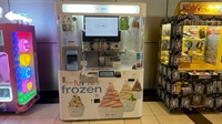 robotic frozen yogurt vending - 1