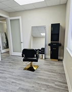 salon suitesin a busy - 2