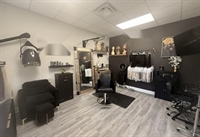 salon suitesin a busy - 1