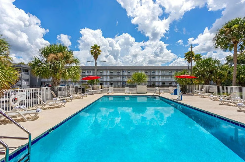 Renovated 106-Key Howard Johnson Hotel Near Disney In Kissimmee, Florida