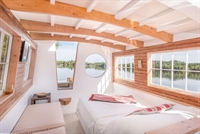 award-winning portable houseboat hospitality - 1