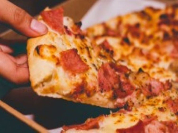 750+ Review Pizzeria in Prime Shopping Center