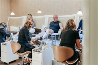 cash-flowing nail salon with - 1