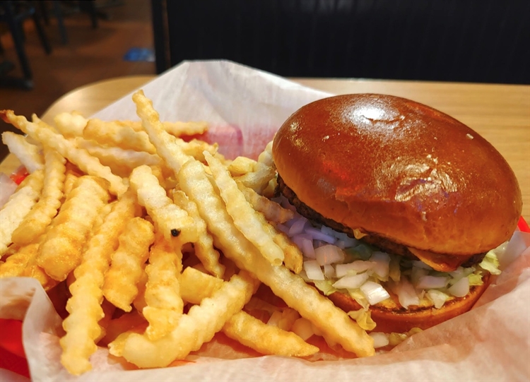 Long-Established HotDog, Beef, Gyros And Burger Joint W/Property