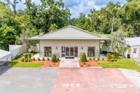 versatile commercial building with - 3