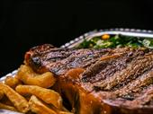award-winning franchise steakhouse bar
