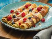 petite dessert crepe café